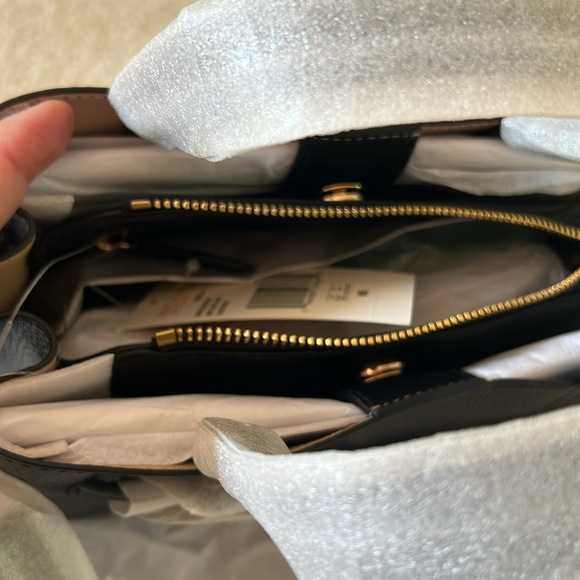 MICHAEL KORS CROSSBODY PURSES SUPER CUTE NEW AUTHENTIC 9x8 TWO TONE COLOR - Picture 6 of 10